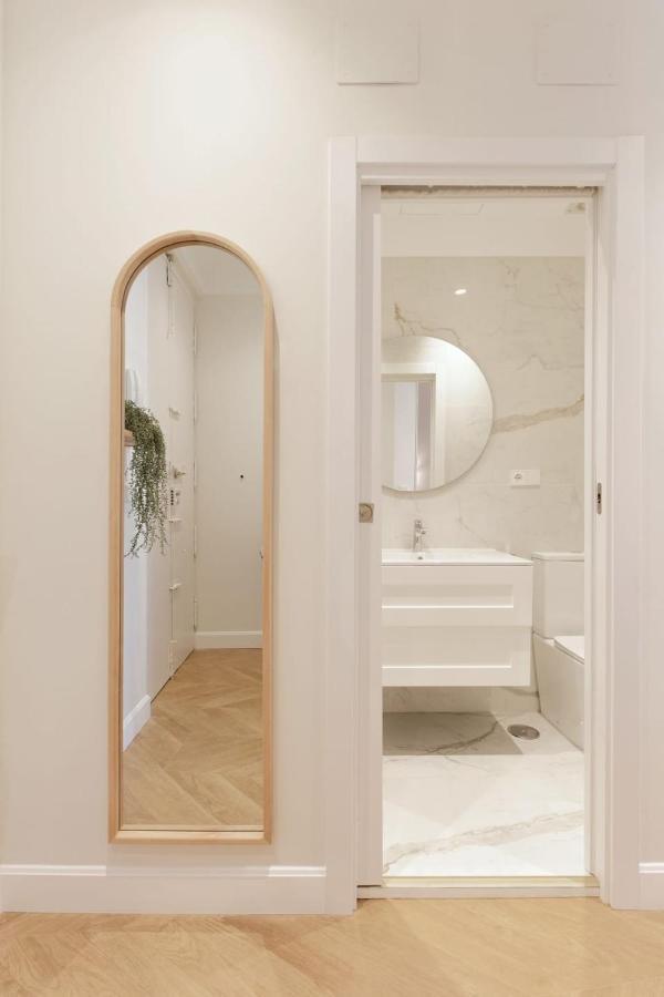 Deluxe Apartment Near Gran Via Madrid Kültér fotó